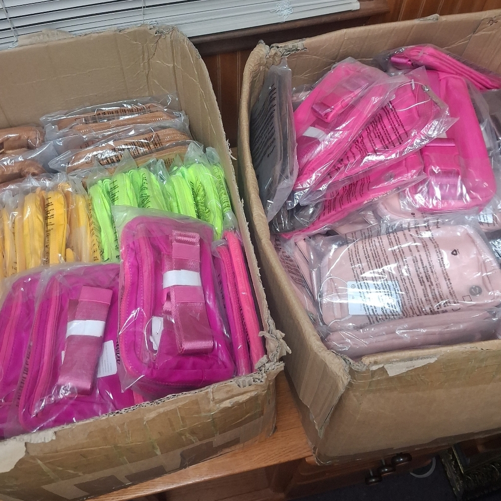 Lululemon Athletica Everywhere Belt Bag *Gold 🪙 - Picture 2 of 6